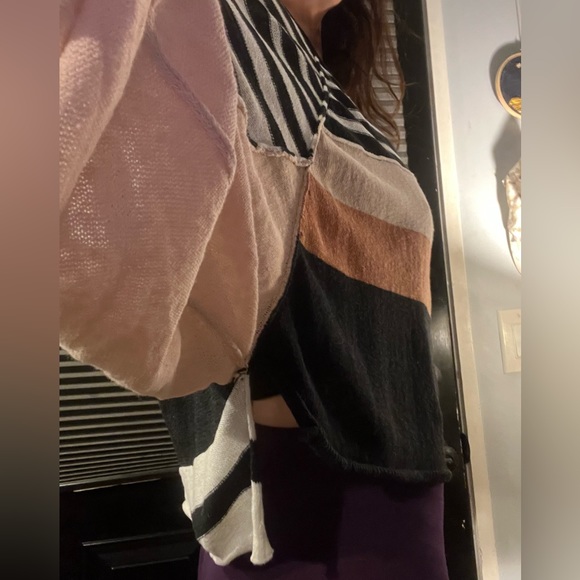 Free people striped sweater. Dolman sleeves. Size large. - Picture 4 of 6